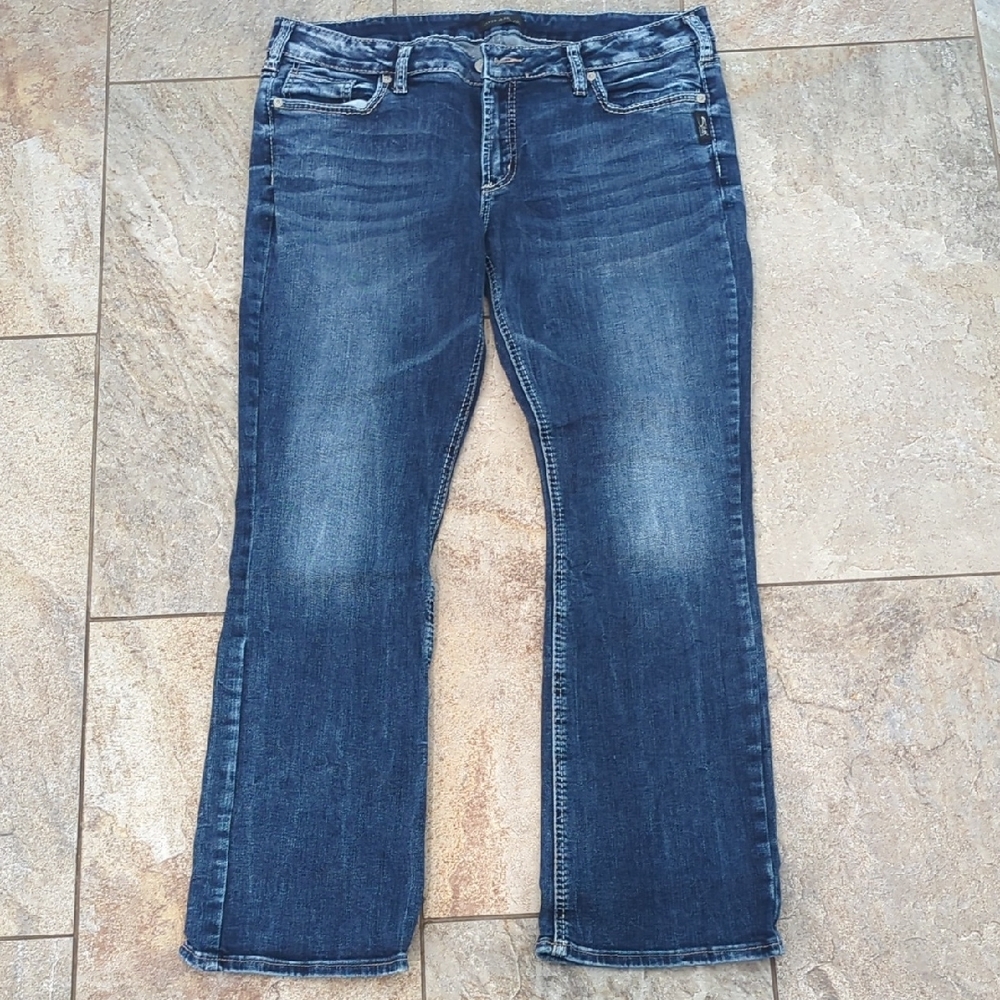 Classic Blue Straight-Leg Jeans with Subtle Fading